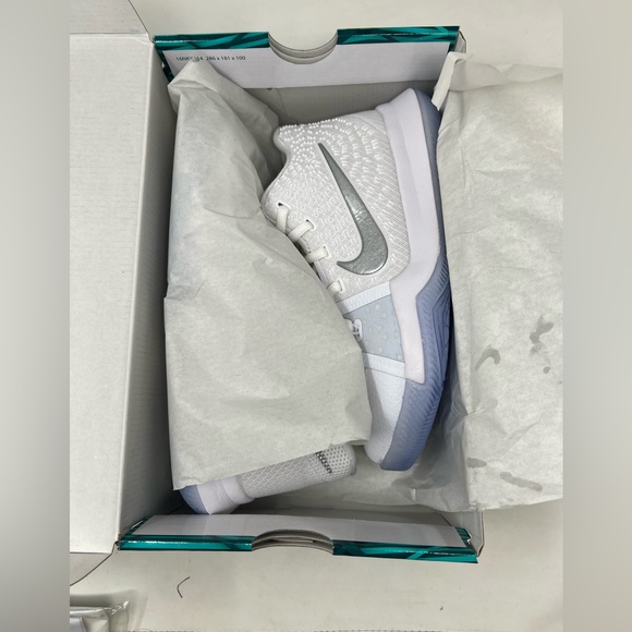 Nike Kids Kyrie 3 PS Basketball Shoe - Picture 3 of 10